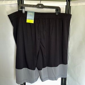 Men’s Tek Gear basketball shorts size 3XB